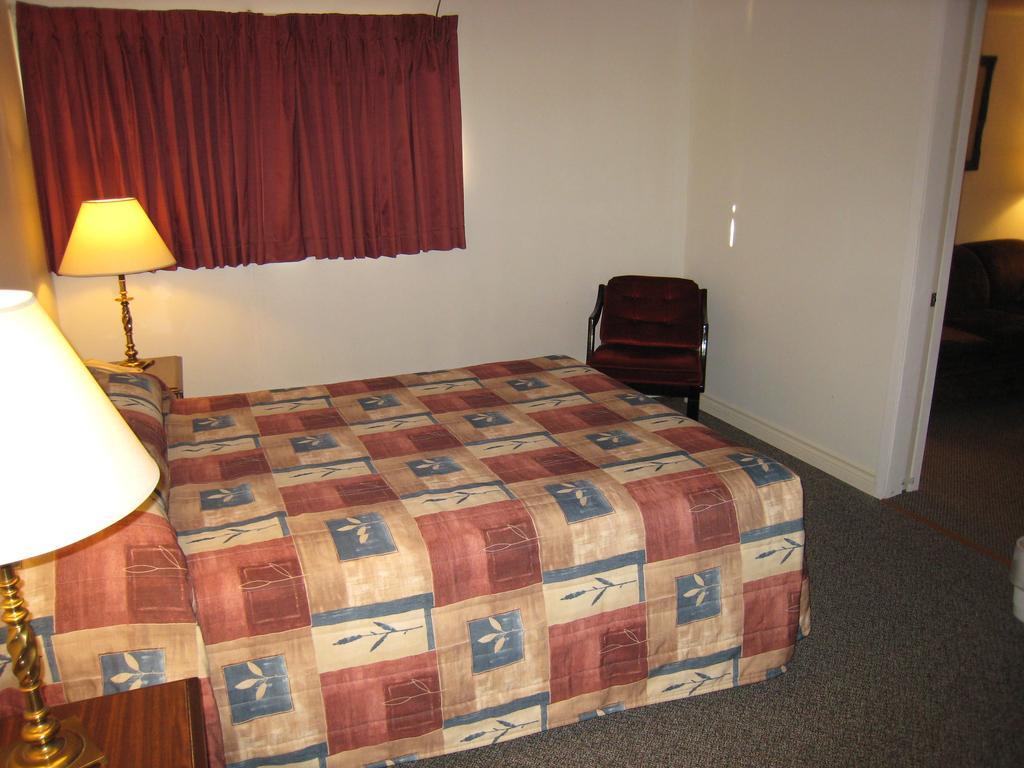 Downtowner Motor Inn Creston Værelse billede